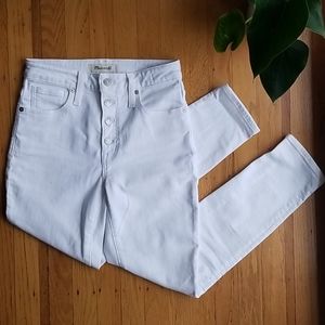White, curvy skinny jeans